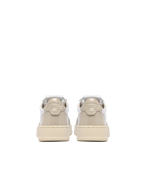 Medalist Low Sneaker - White / Tide Foam